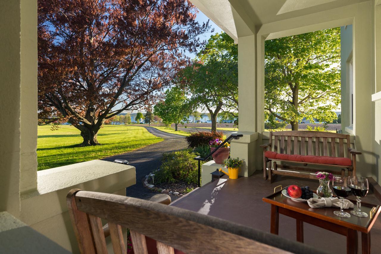 Yale Manor B&B & Yurt Glamping Exterior photo