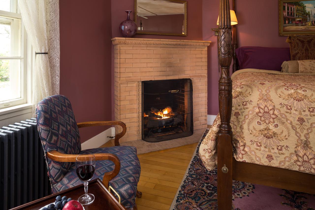Yale Manor B&B & Yurt Glamping Exterior photo