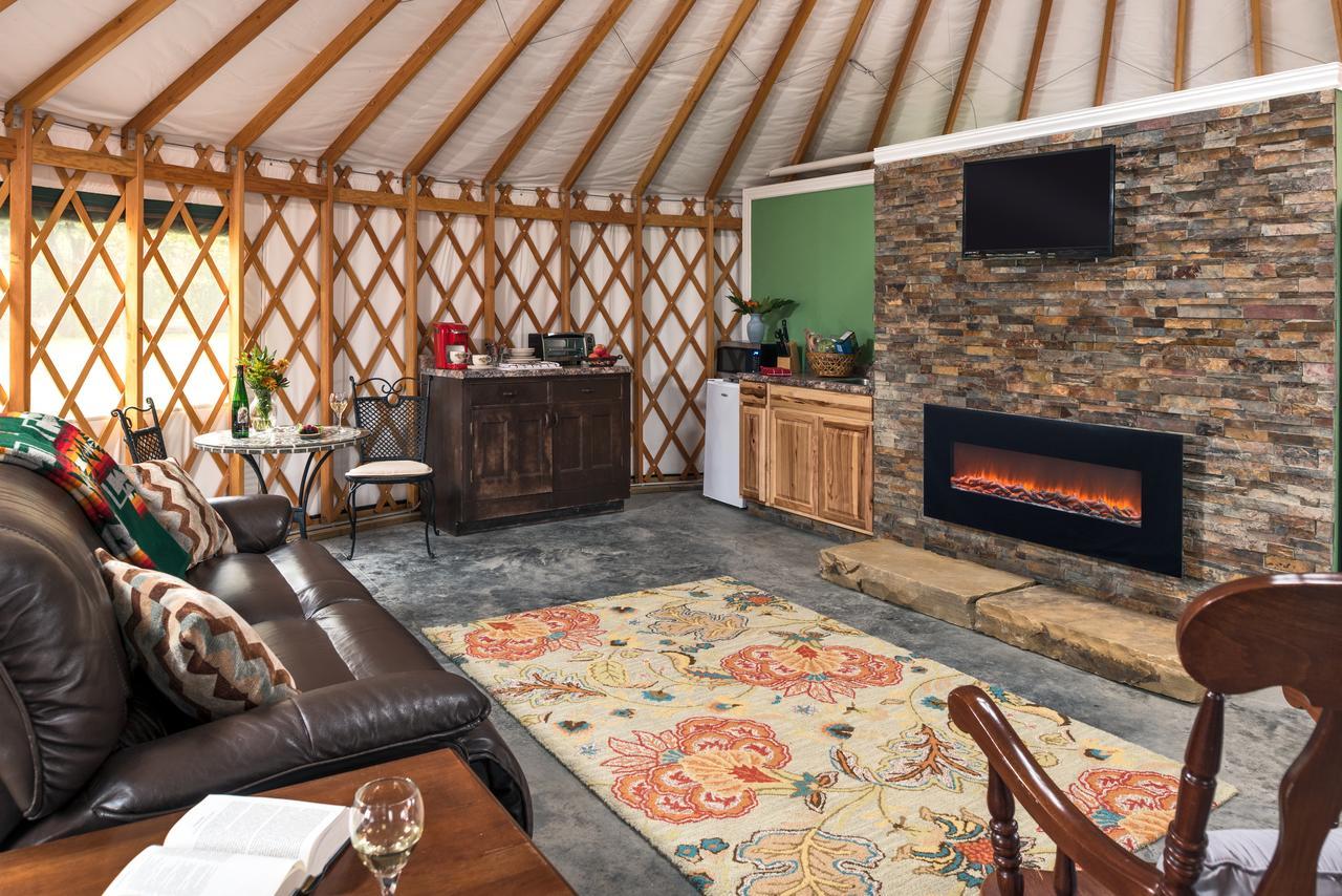 Yale Manor B&B & Yurt Glamping Exterior photo