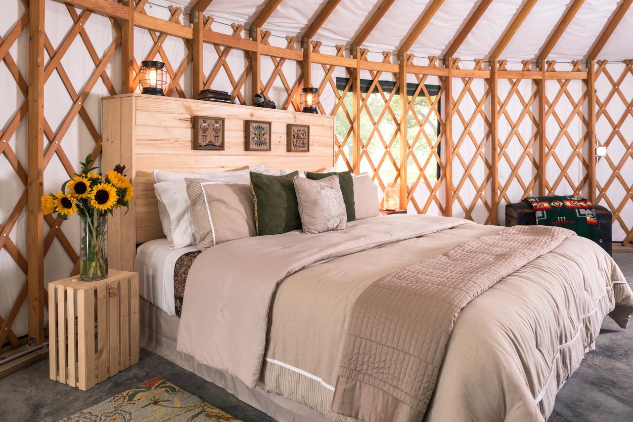 Yale Manor B&B & Yurt Glamping Exterior photo