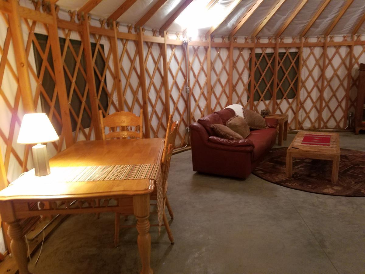 Yale Manor B&B & Yurt Glamping Exterior photo