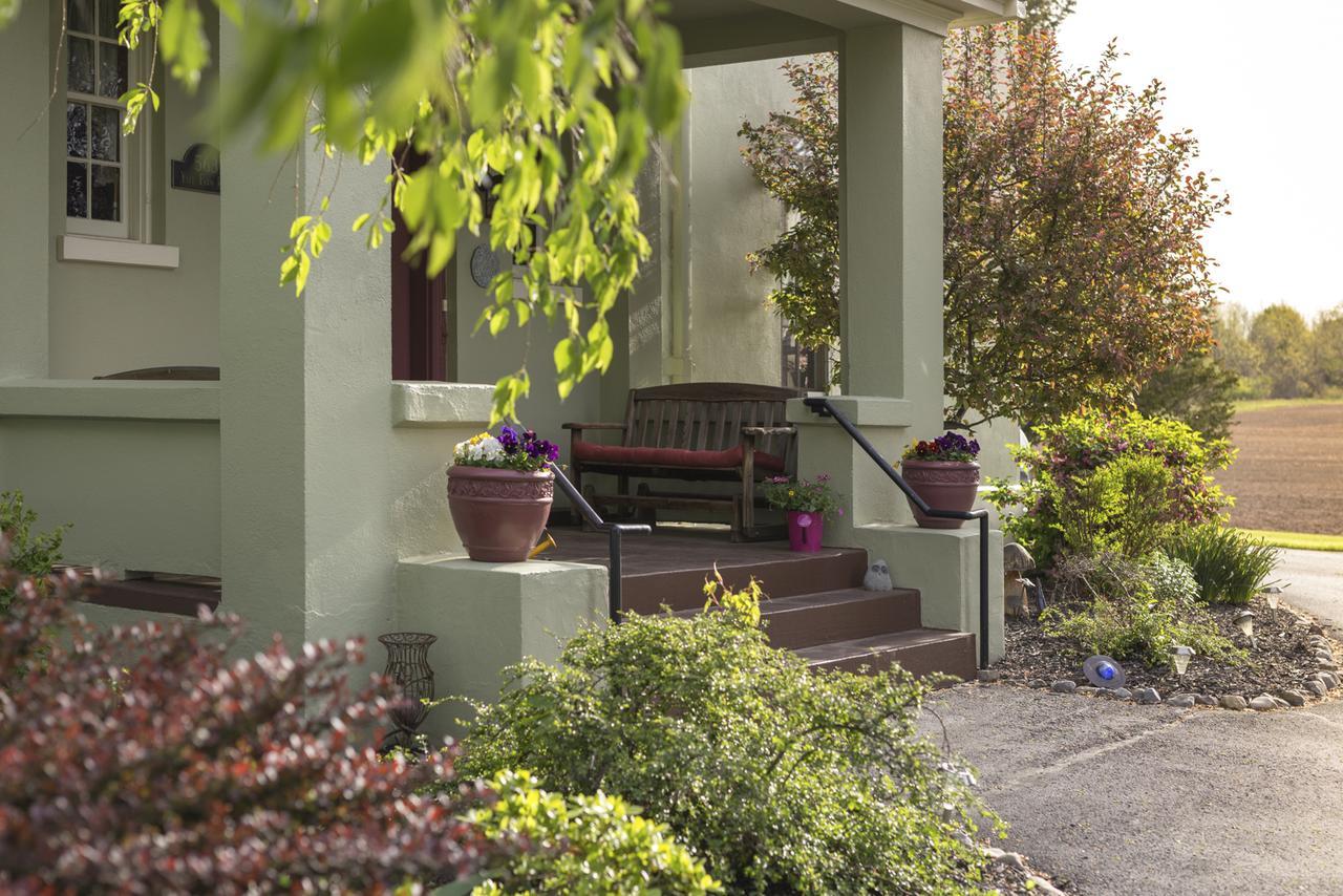 Yale Manor B&B & Yurt Glamping Exterior photo