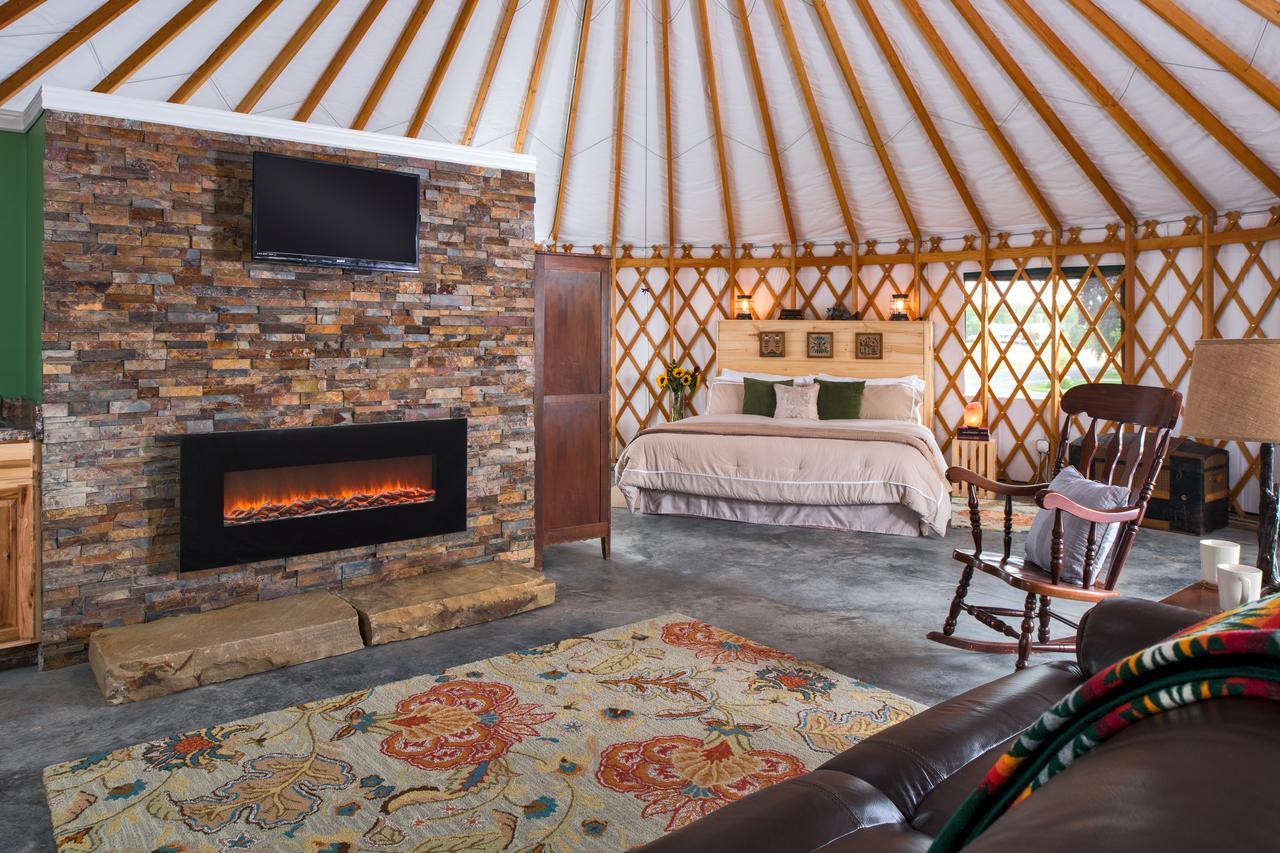 Yale Manor B&B & Yurt Glamping Exterior photo