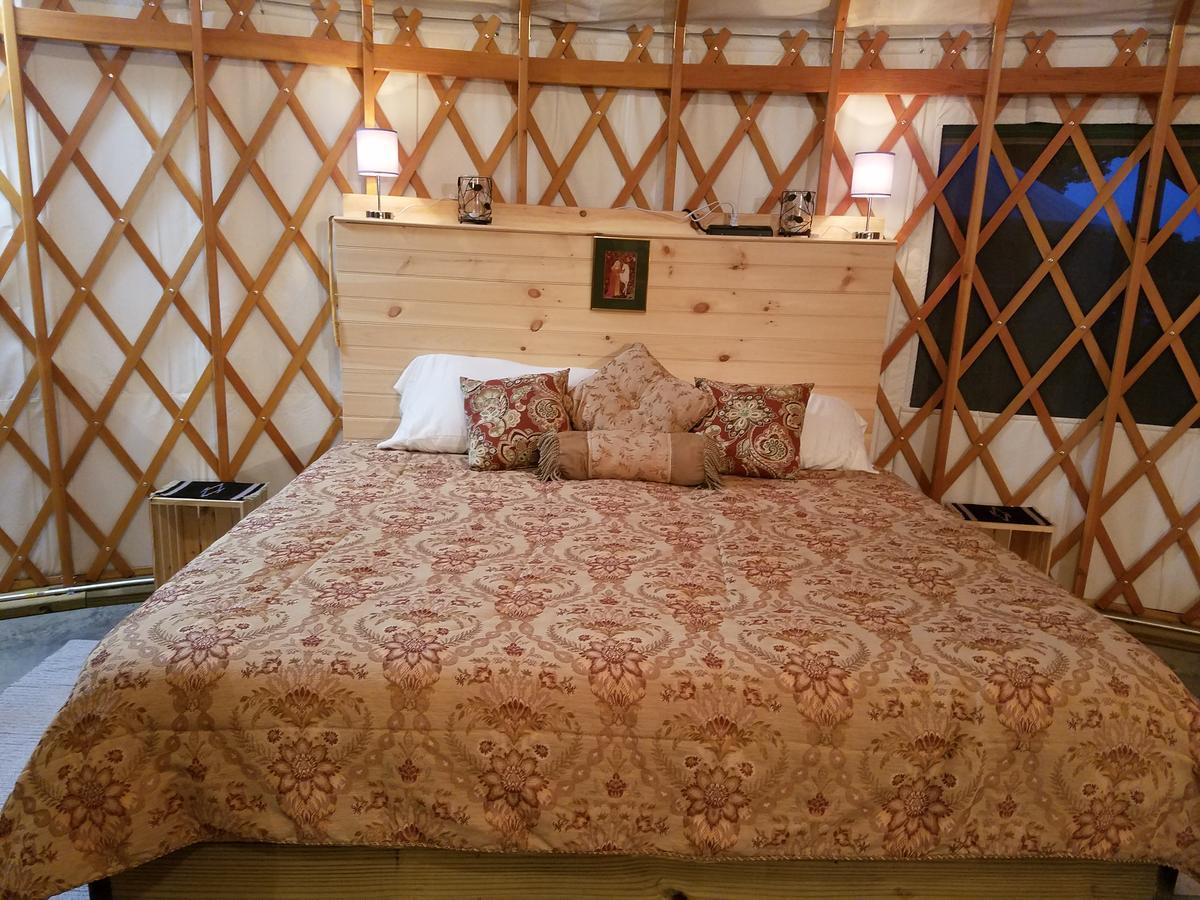 Yale Manor B&B & Yurt Glamping Exterior photo