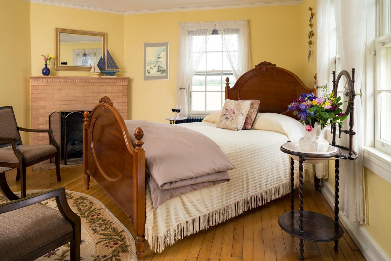 Yale Manor B&B & Yurt Glamping Exterior photo