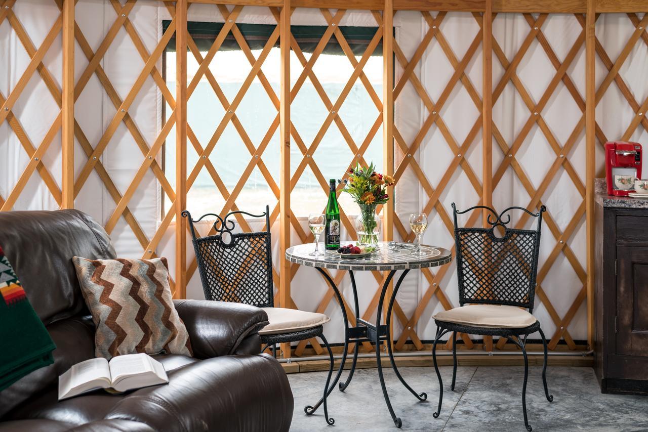 Yale Manor B&B & Yurt Glamping Exterior photo