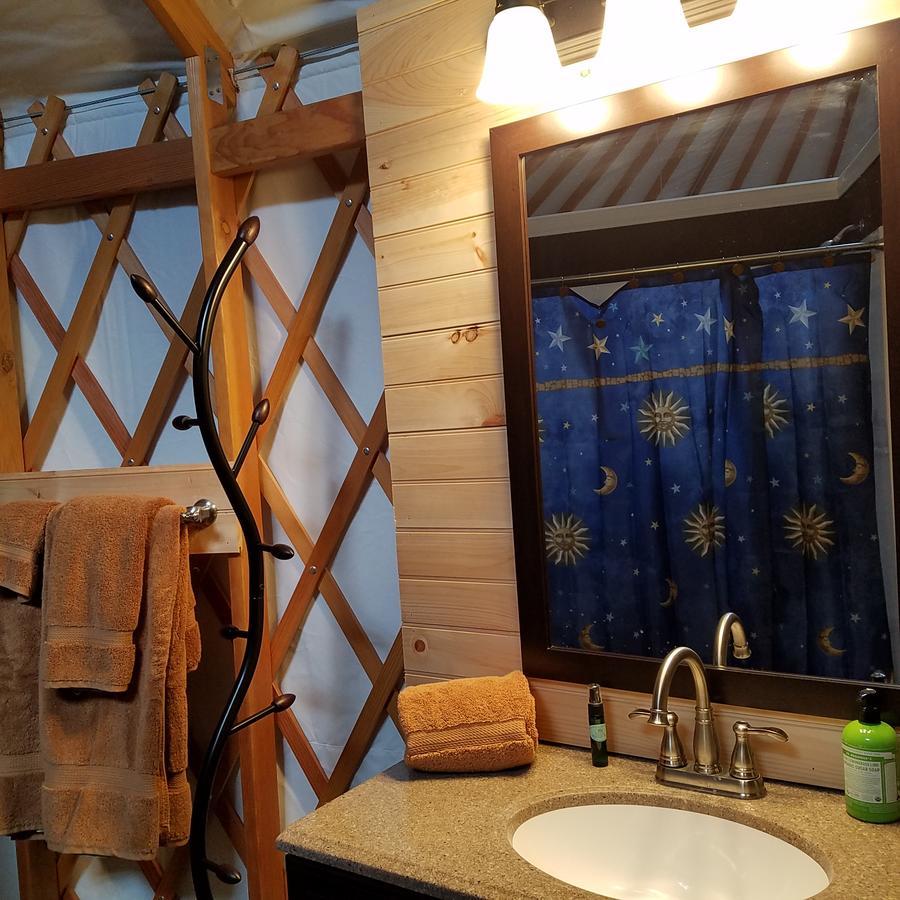 Yale Manor B&B & Yurt Glamping Exterior photo