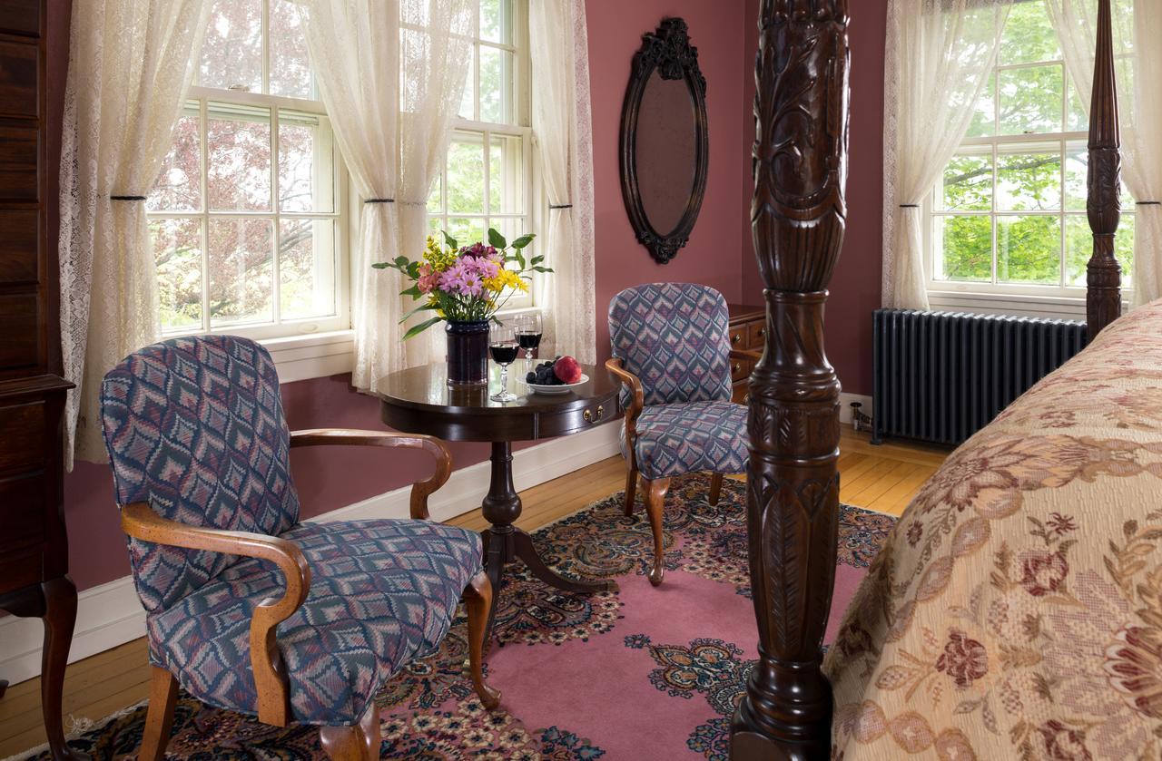 Yale Manor B&B & Yurt Glamping Exterior photo
