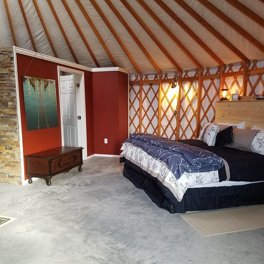 Yale Manor B&B & Yurt Glamping Exterior photo